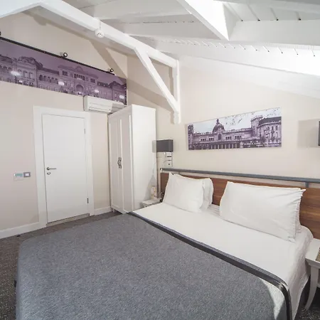 Montania Special Class 호텔 무단야