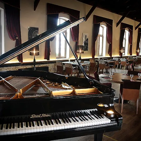 فندق مونتانيا سبيشيال كلاس 4*